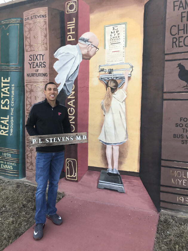 Rise and shine for honorary Tonganoxie Phil Early spring, Jones